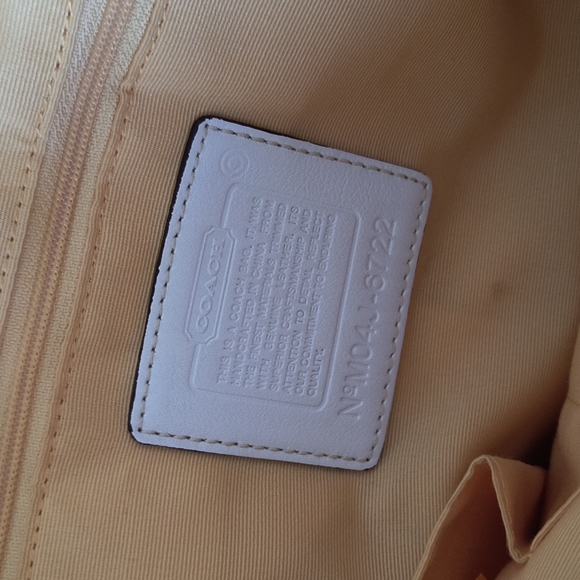 Vintage Optic Yellow Signature Purse - Picture 14 of 15